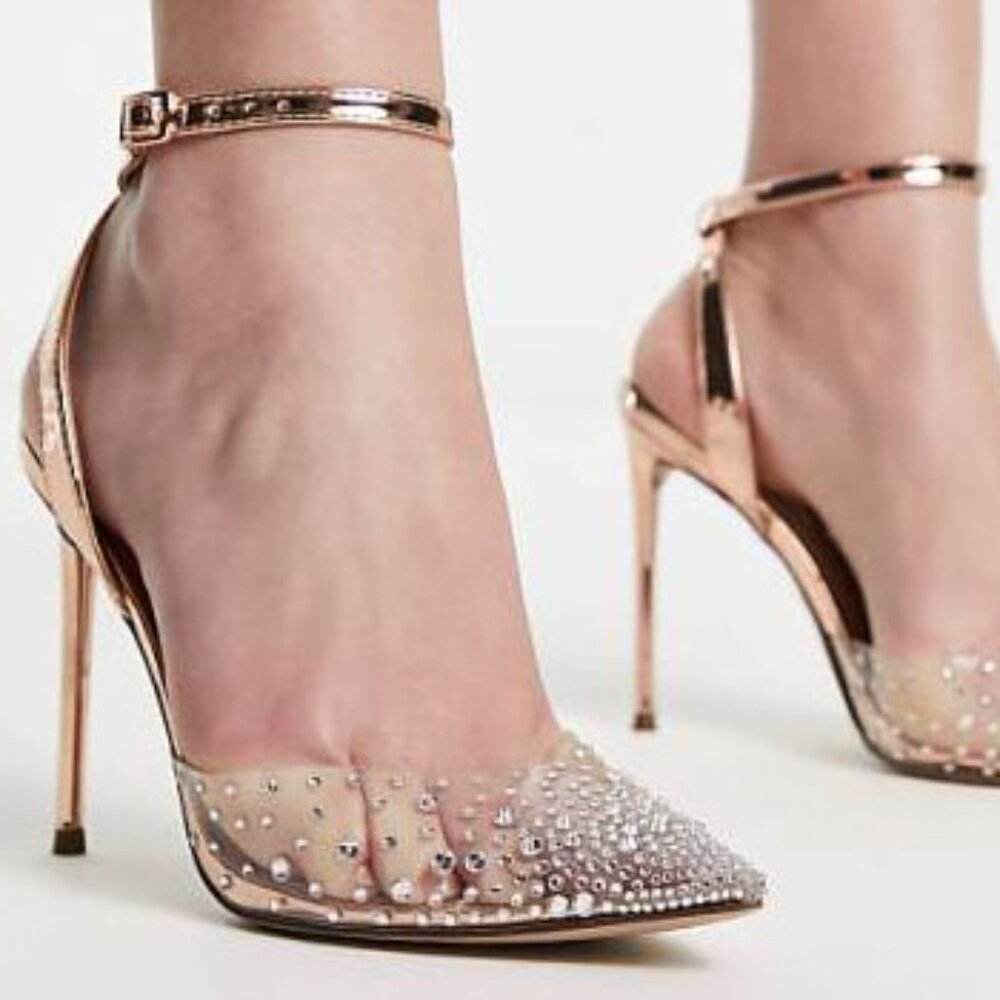 **NOT FOR SALE** ISO Steve Madden Ravaged or Revert, Rose Gold (size 8 or 8.5)